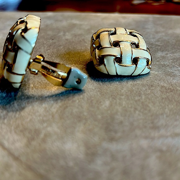 Authentic Handmade &Signed CINER BasketweaveClip Earrings.High End collectable. - Picture 3 of 5